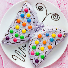 Butterfly-shaped silicone cupcake liners, pack of 4, for baking, chocolate, and soap making.